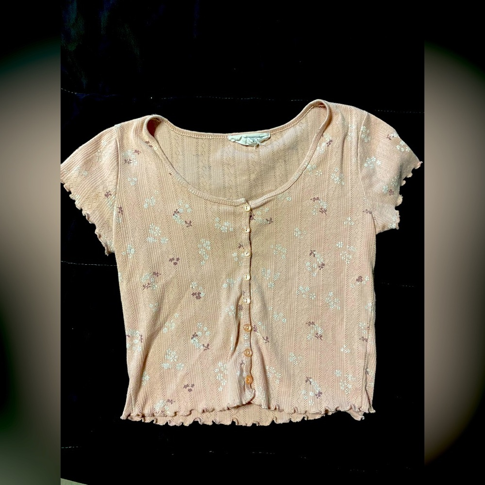 Cropped pink floral shirt